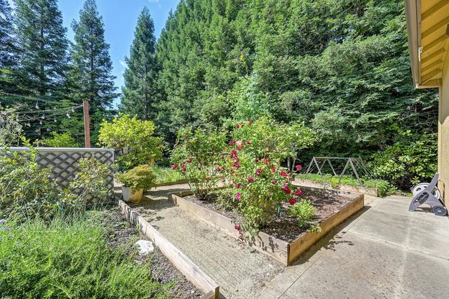 512 Dizmar Ct, Cameron Park, CA 95682