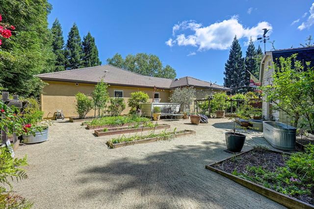 512 Dizmar Ct, Cameron Park, CA 95682