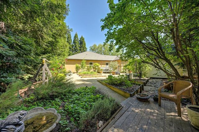 512 Dizmar Ct, Cameron Park, CA 95682