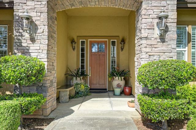 512 Dizmar Ct, Cameron Park, CA 95682