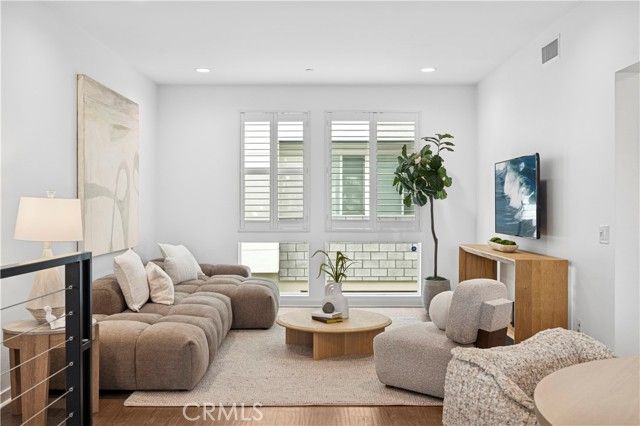 1683 Superior, Costa Mesa, CA 92627