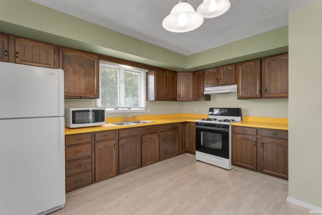 61380 Fellows Street, South Bend, IN 46614