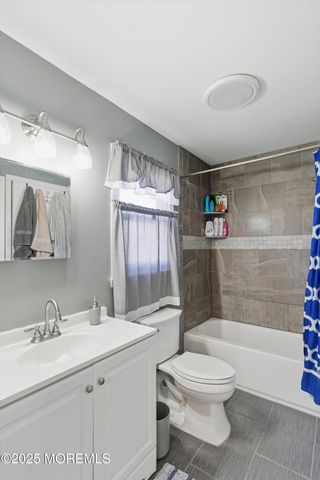 28 Bayberry Court, Howell, NJ 07731