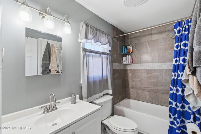 28 Bayberry Court, Howell, NJ 07731