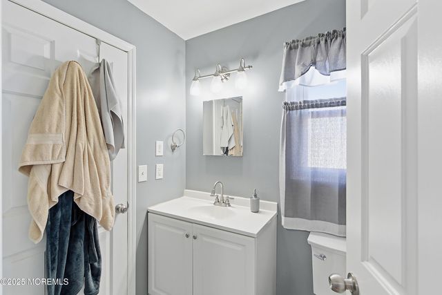 28 Bayberry Court, Howell, NJ 07731