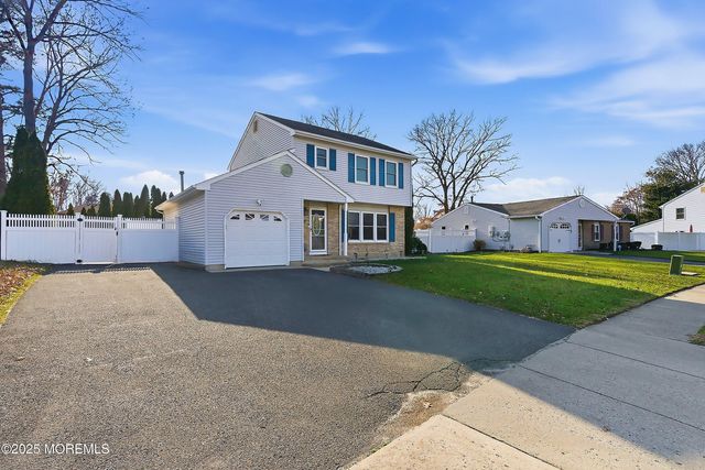 28 Bayberry Court, Howell, NJ 07731