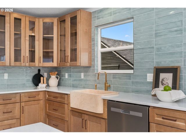 25 N MORGAN St, Portland, OR 97217