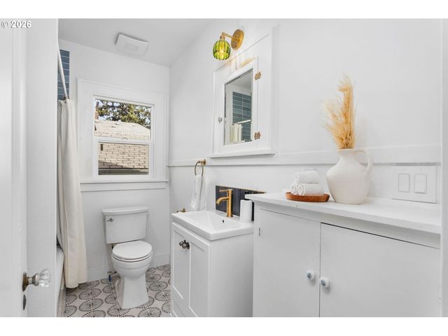 25 N MORGAN St, Portland, OR 97217