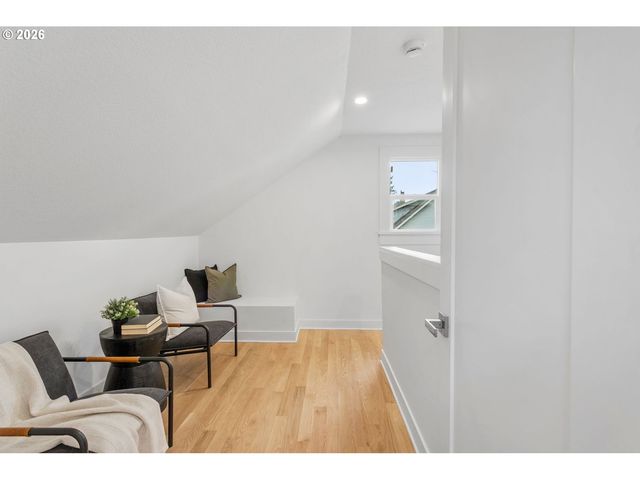 25 N MORGAN St, Portland, OR 97217