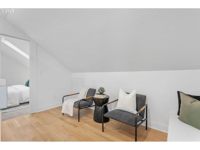 25 N MORGAN St, Portland, OR 97217