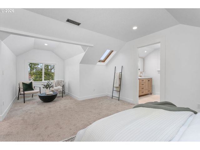 25 N MORGAN St, Portland, OR 97217