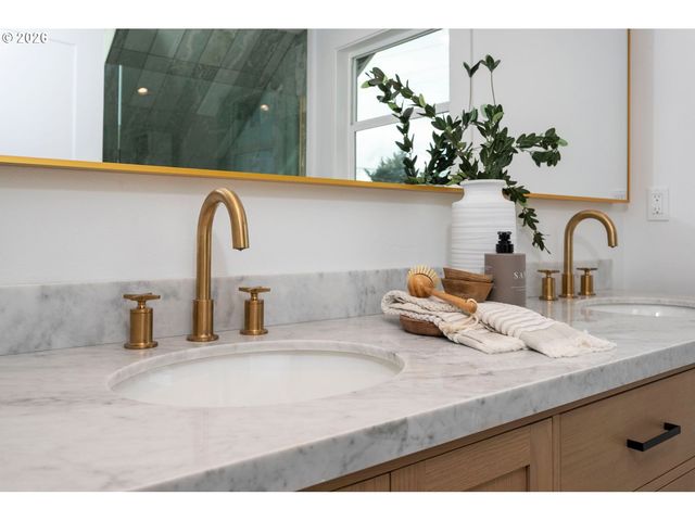 25 N MORGAN St, Portland, OR 97217