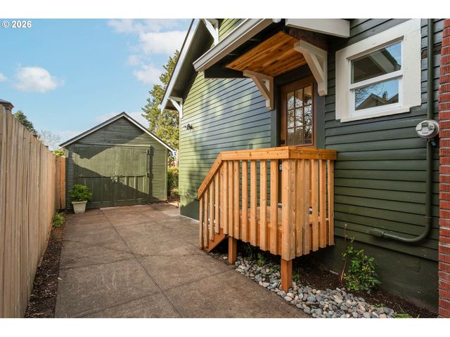 25 N MORGAN St, Portland, OR 97217