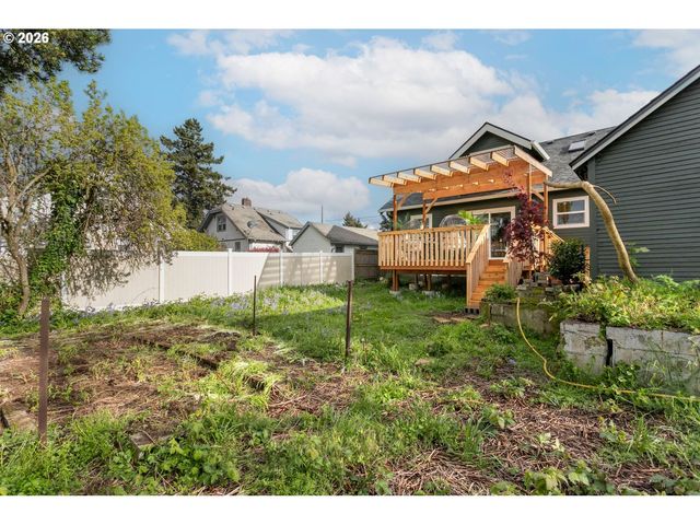 25 N MORGAN St, Portland, OR 97217