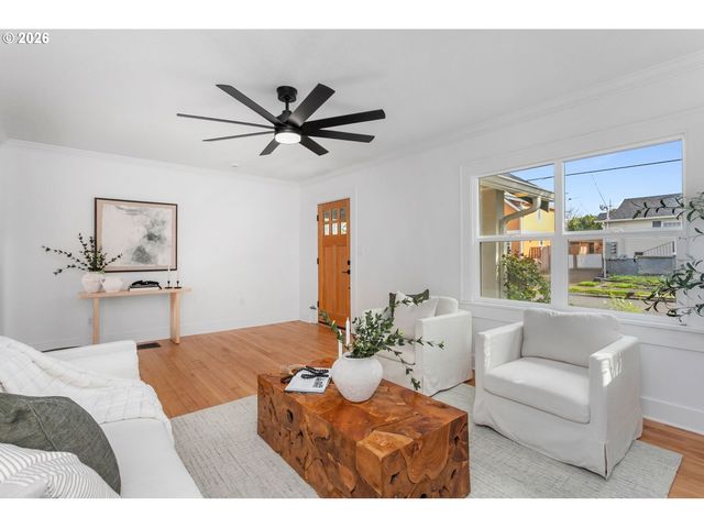 25 N MORGAN St, Portland, OR 97217