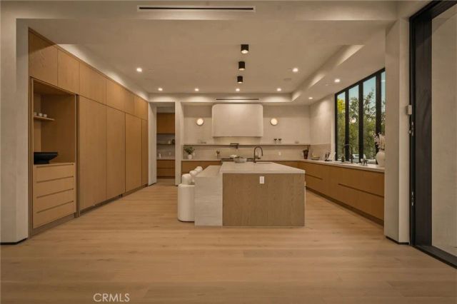 15450 Huston, Sherman Oaks, CA 91403