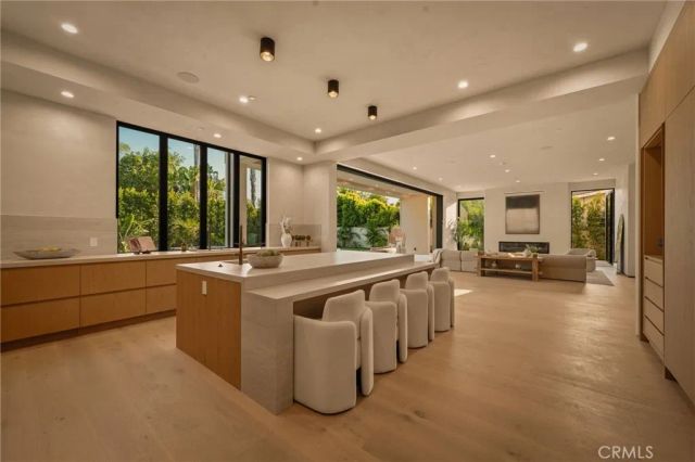 15450 Huston, Sherman Oaks, CA 91403