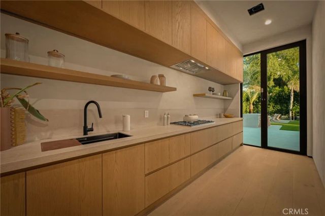 15450 Huston, Sherman Oaks, CA 91403