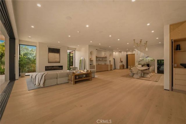 15450 Huston, Sherman Oaks, CA 91403