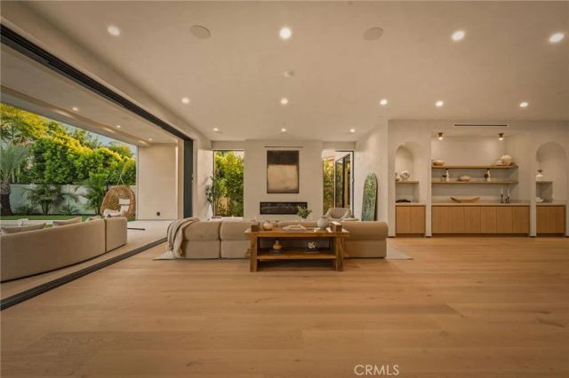 15450 Huston, Sherman Oaks, CA 91403