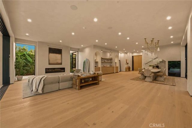 15450 Huston, Sherman Oaks, CA 91403