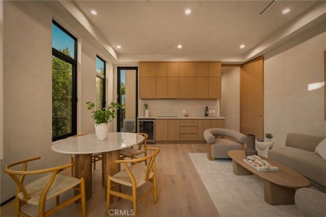 15450 Huston, Sherman Oaks, CA 91403