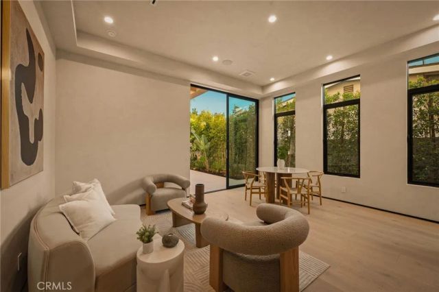 15450 Huston, Sherman Oaks, CA 91403
