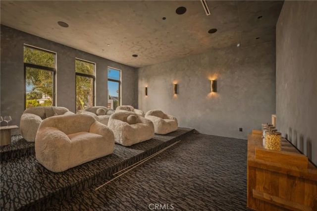 15450 Huston, Sherman Oaks, CA 91403