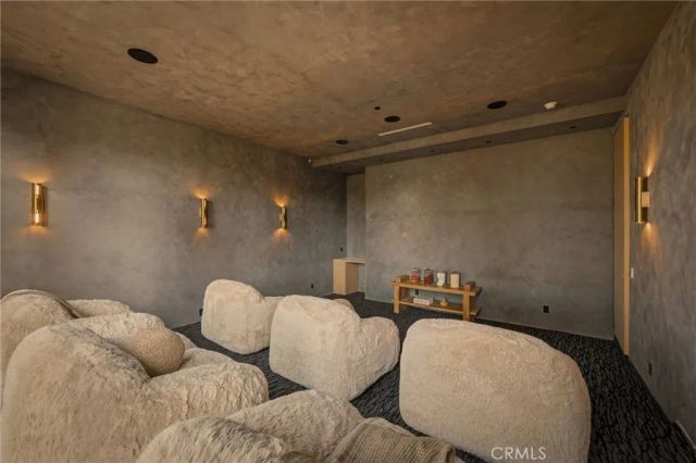 15450 Huston, Sherman Oaks, CA 91403