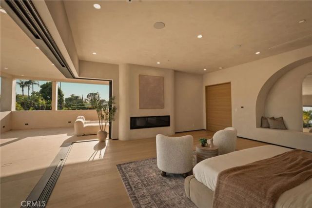 15450 Huston, Sherman Oaks, CA 91403