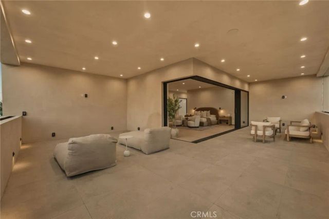 15450 Huston, Sherman Oaks, CA 91403