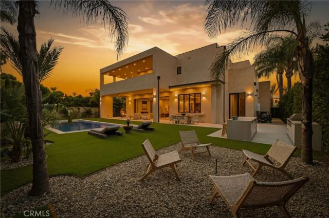 15450 Huston, Sherman Oaks, CA 91403
