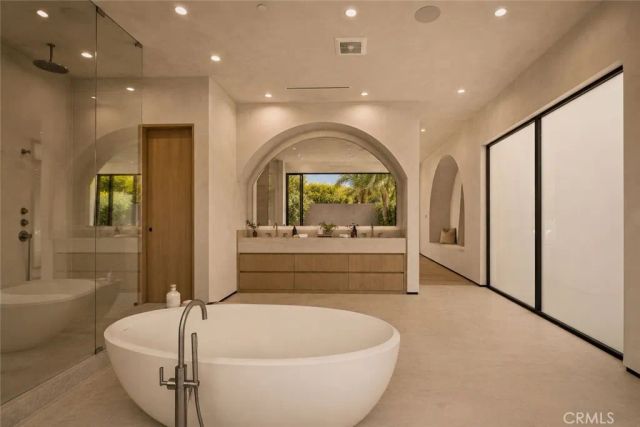 15450 Huston, Sherman Oaks, CA 91403