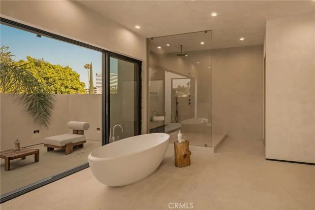 15450 Huston, Sherman Oaks, CA 91403