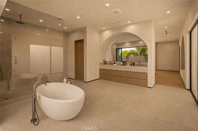 15450 Huston, Sherman Oaks, CA 91403