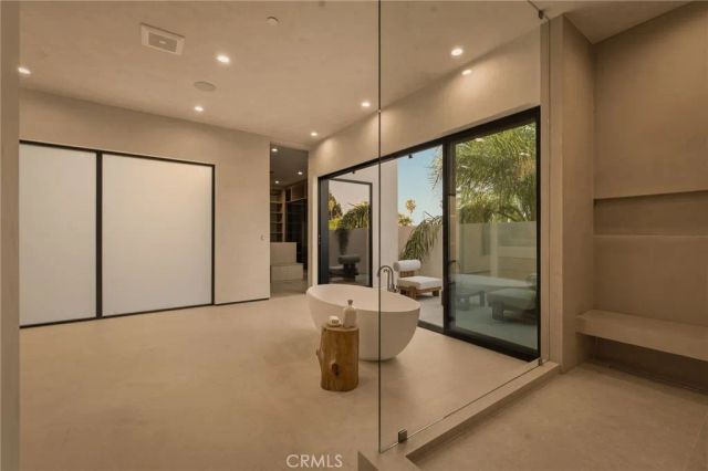 15450 Huston, Sherman Oaks, CA 91403