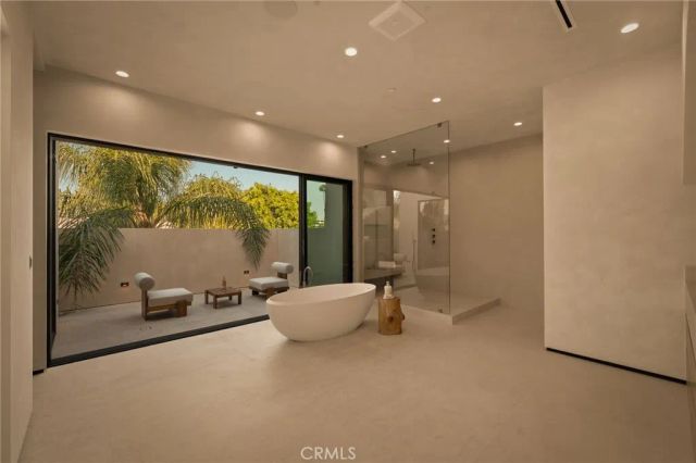 15450 Huston, Sherman Oaks, CA 91403