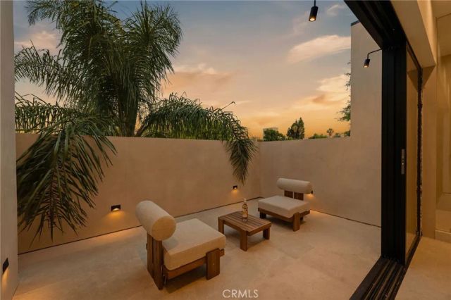 15450 Huston, Sherman Oaks, CA 91403