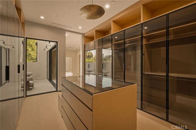 15450 Huston, Sherman Oaks, CA 91403