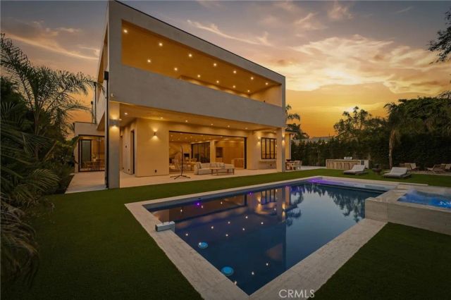 15450 Huston, Sherman Oaks, CA 91403