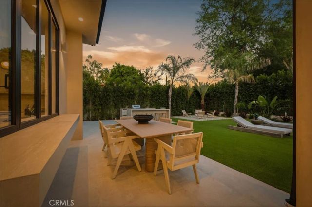 15450 Huston, Sherman Oaks, CA 91403