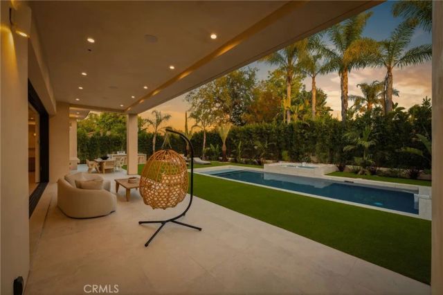 15450 Huston, Sherman Oaks, CA 91403