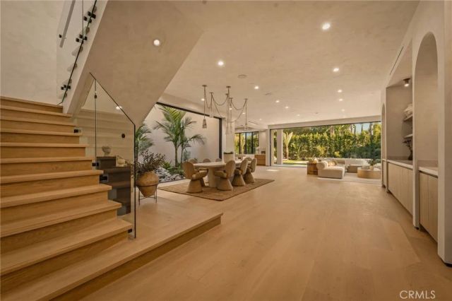 15450 Huston, Sherman Oaks, CA 91403