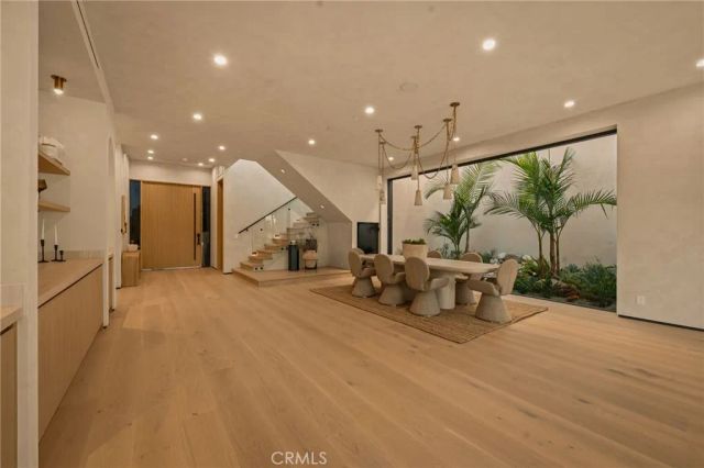 15450 Huston, Sherman Oaks, CA 91403