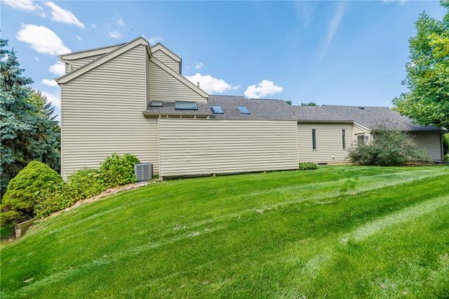 1 Woods Point, Penfield, NY 14580