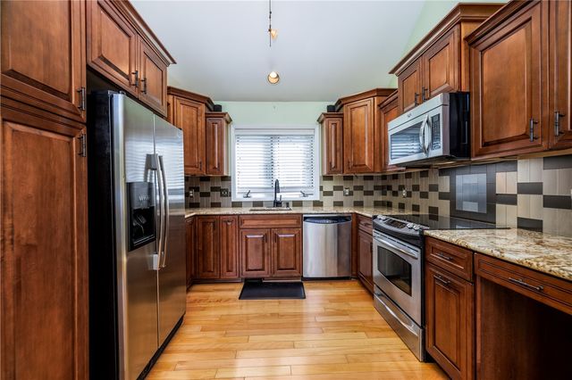 1 Woods Point, Penfield, NY 14580