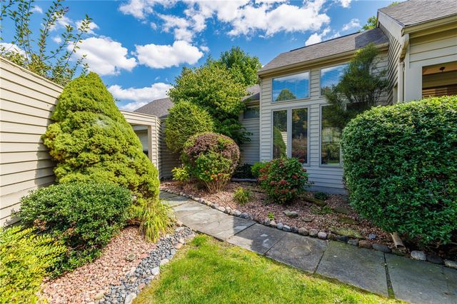 1 Woods Point, Penfield, NY 14580