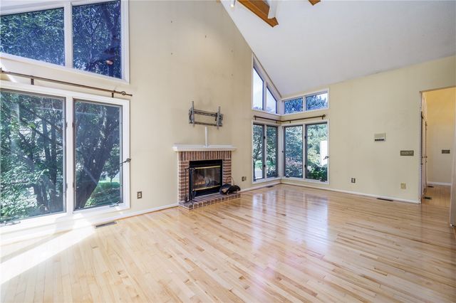 1 Woods Point, Penfield, NY 14580