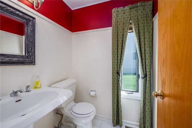 1 Woods Point, Penfield, NY 14580