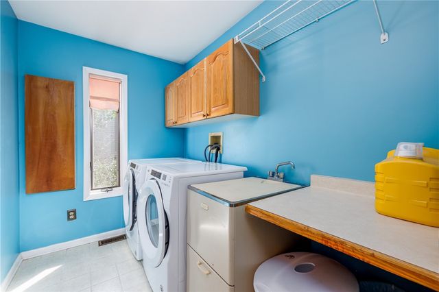 1 Woods Point, Penfield, NY 14580